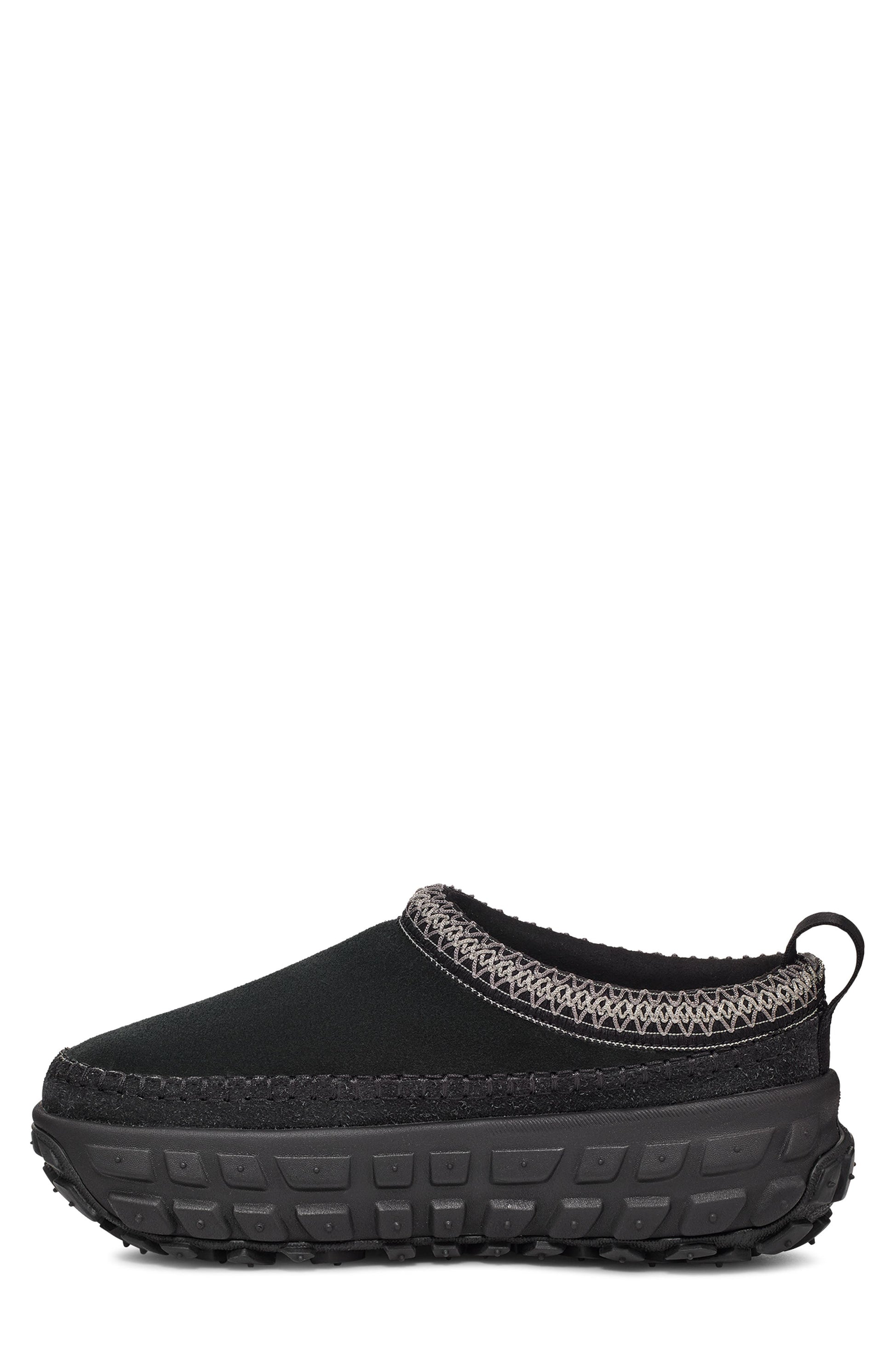 BLACK / BLACK