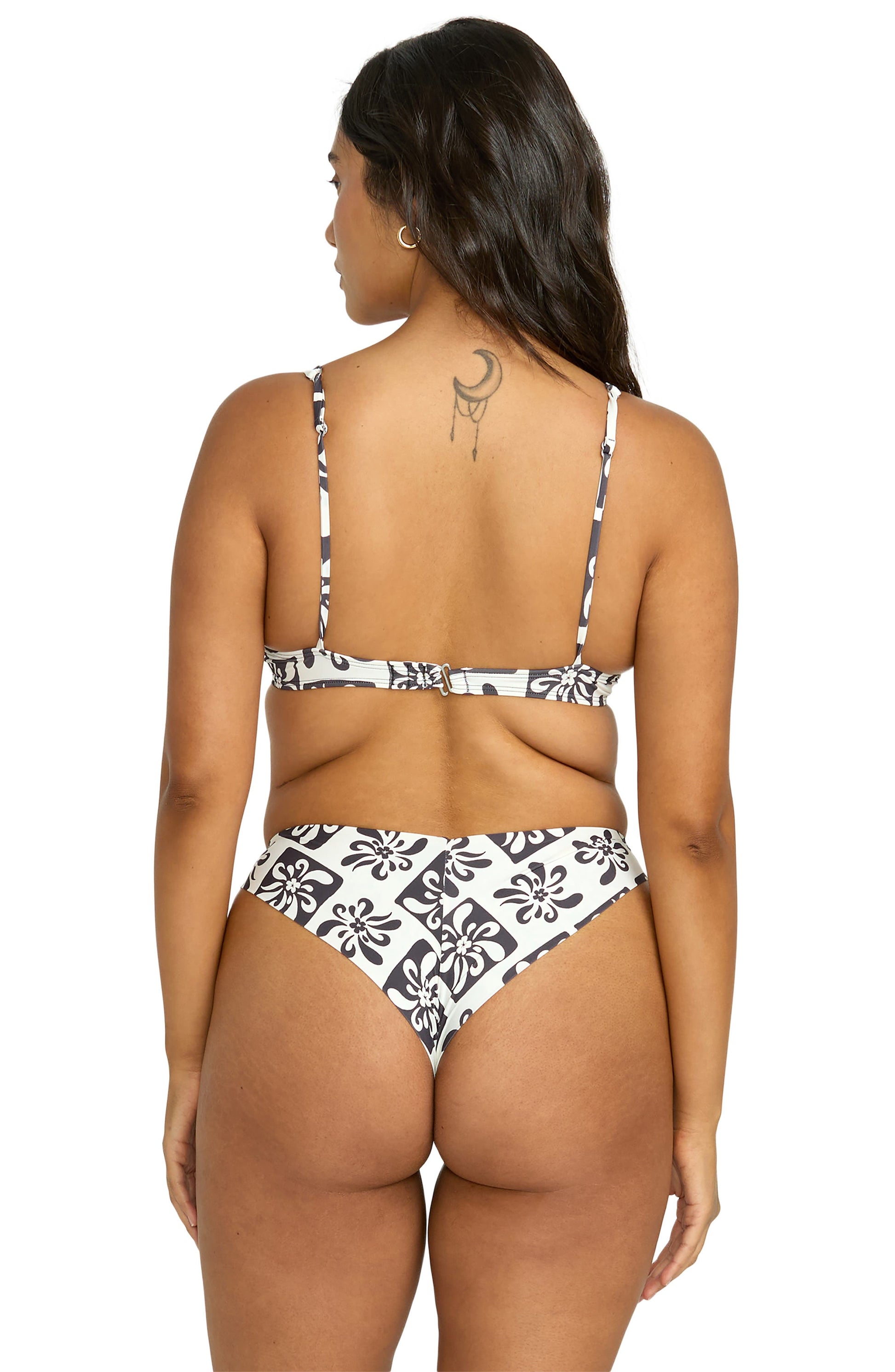 WHITE/ BLACK SANDS