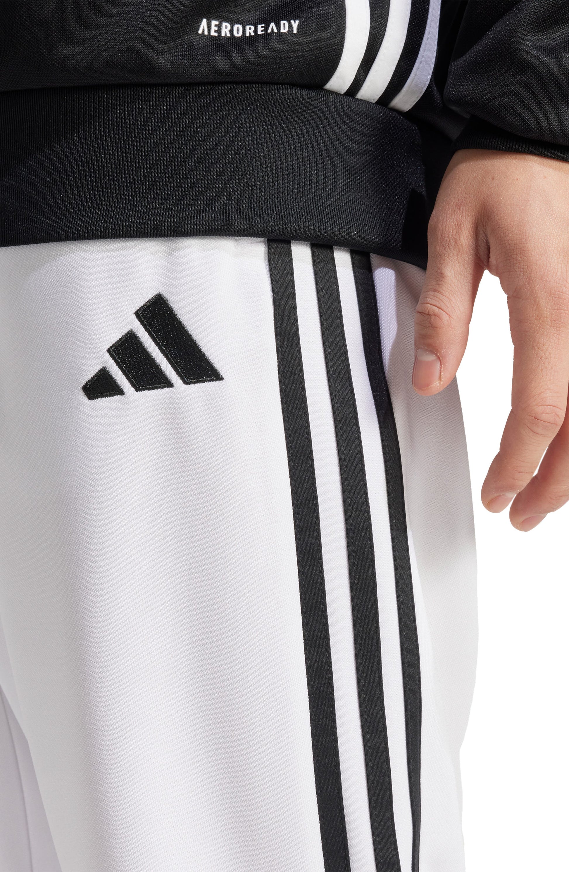 WHITE/ BLACK