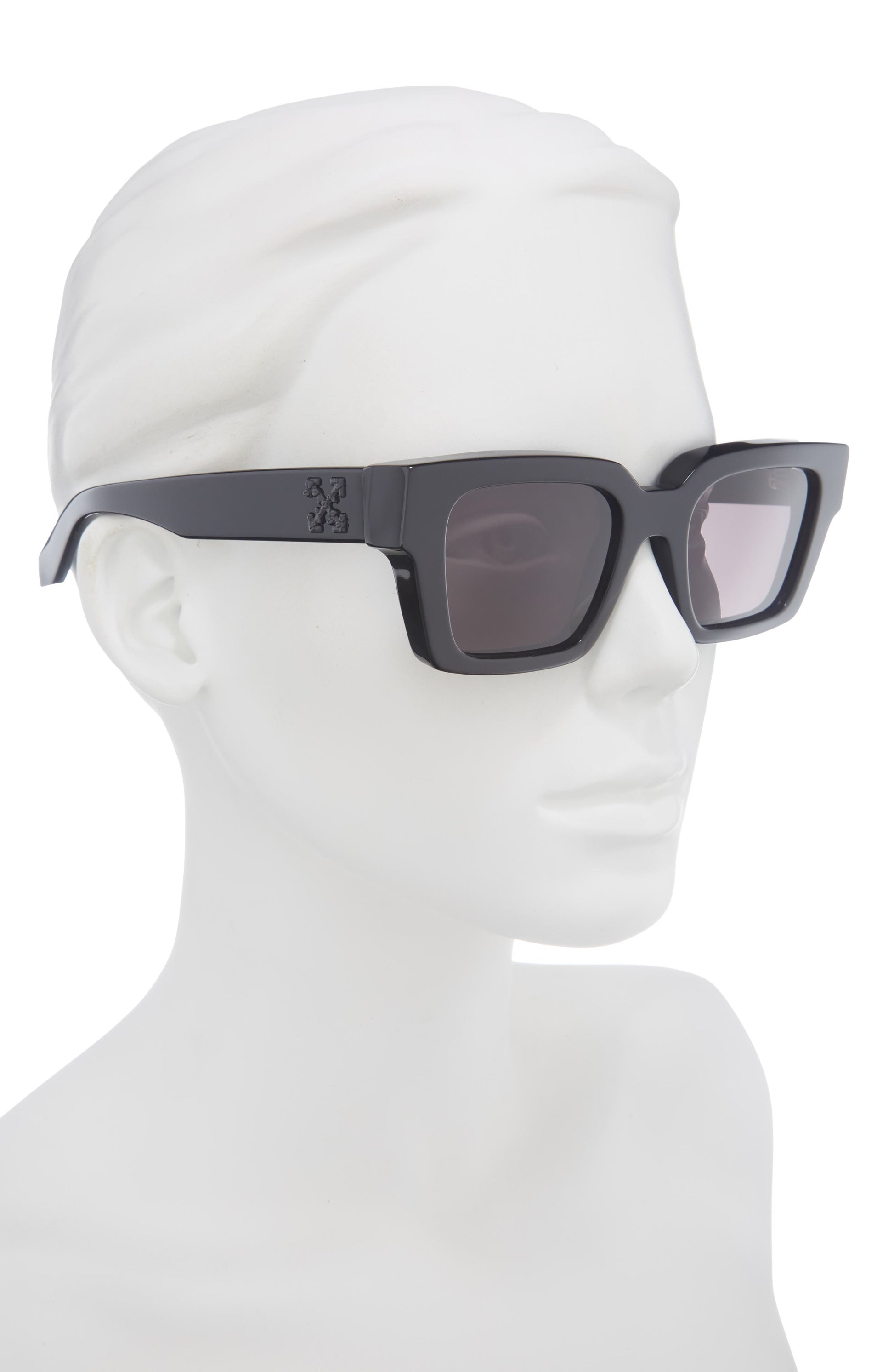 BLACKLOGO BLACK DAR