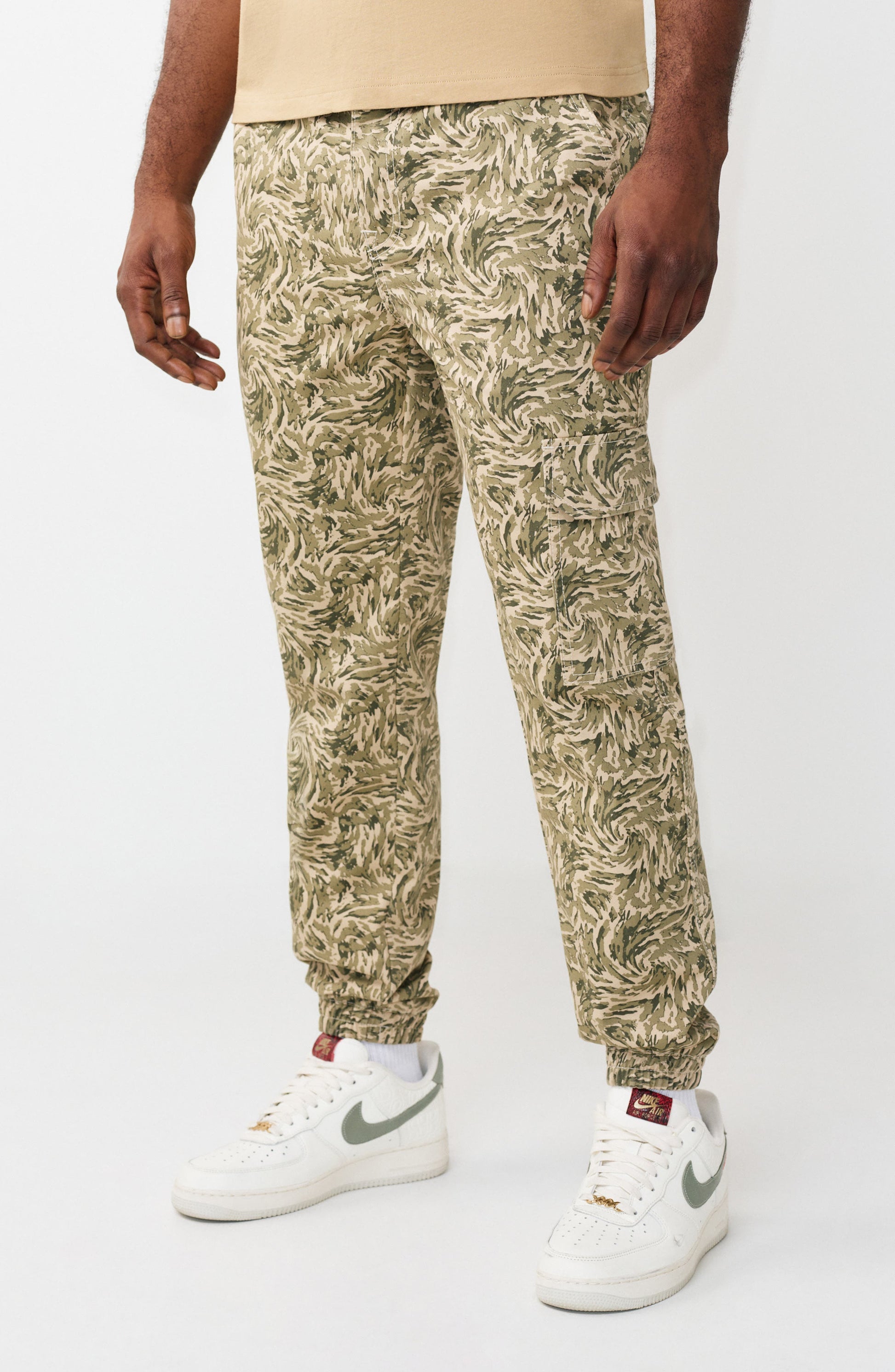 ABSTRACT CAMO