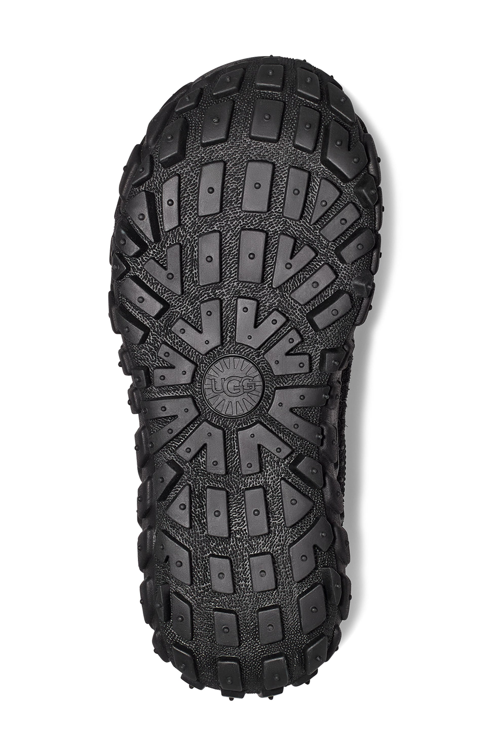 BLACK / BLACK