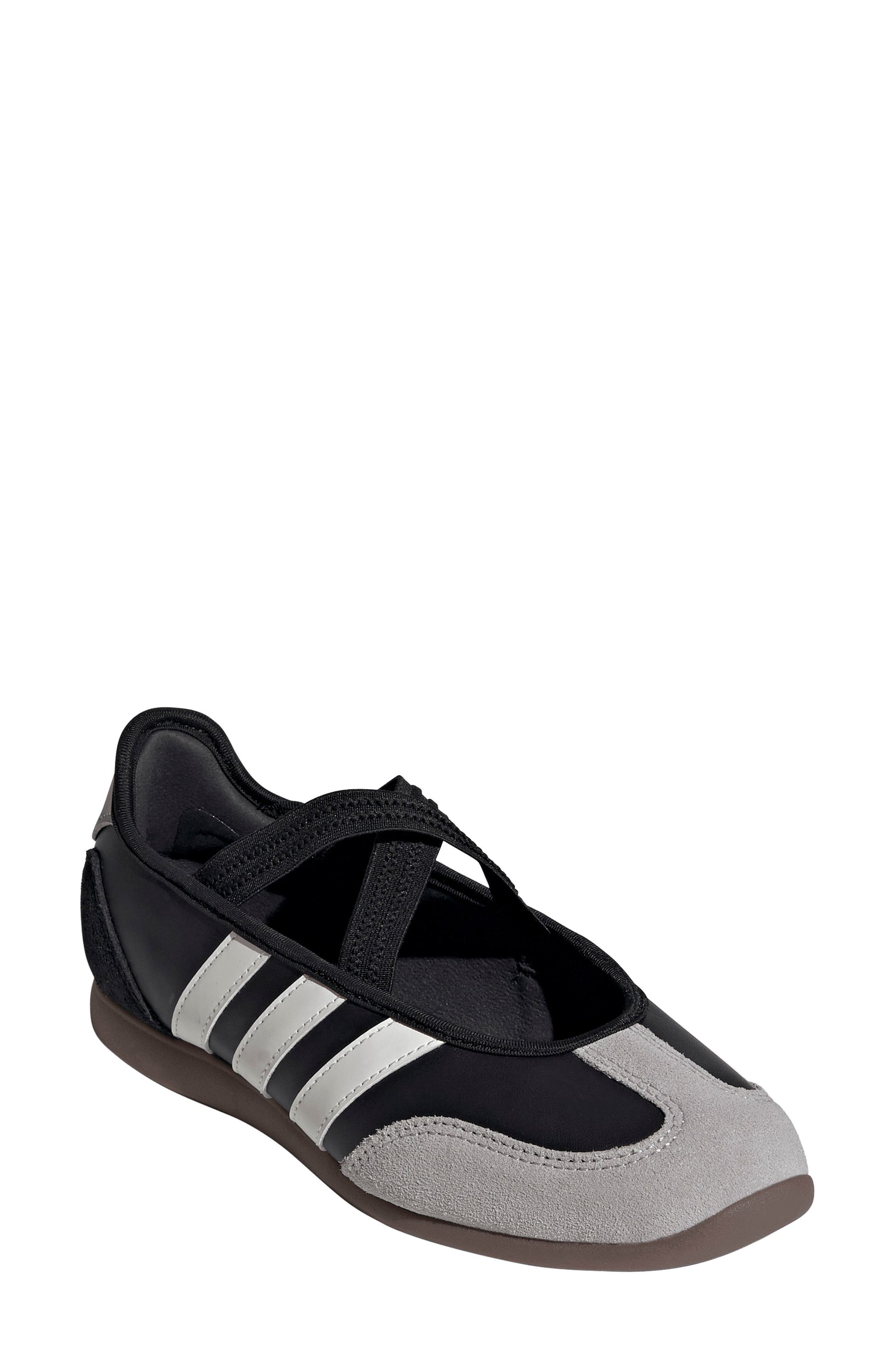 CORE BLACK/ CORE WHITE/ GUM5
